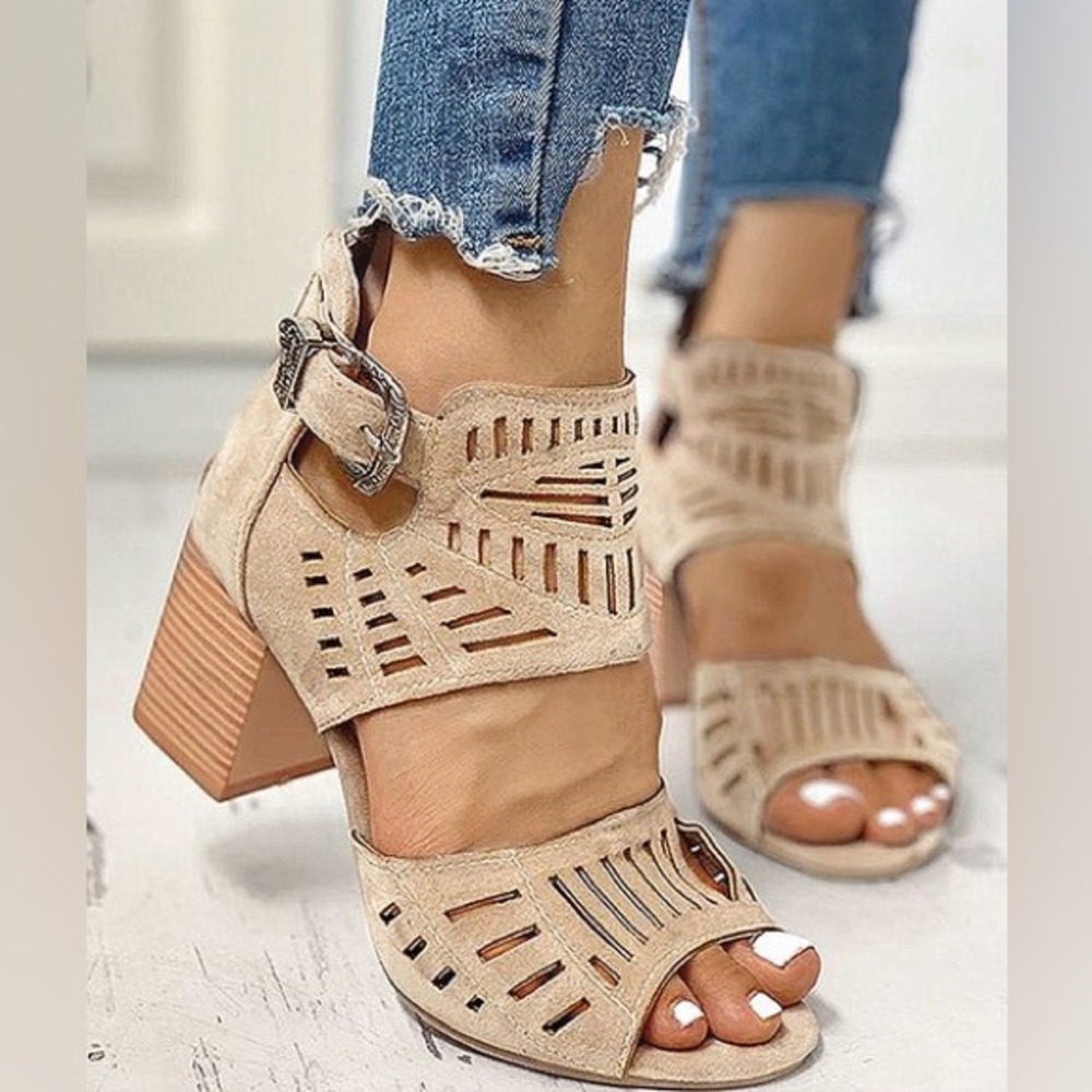 Yasirun beige cutout sandal size 37